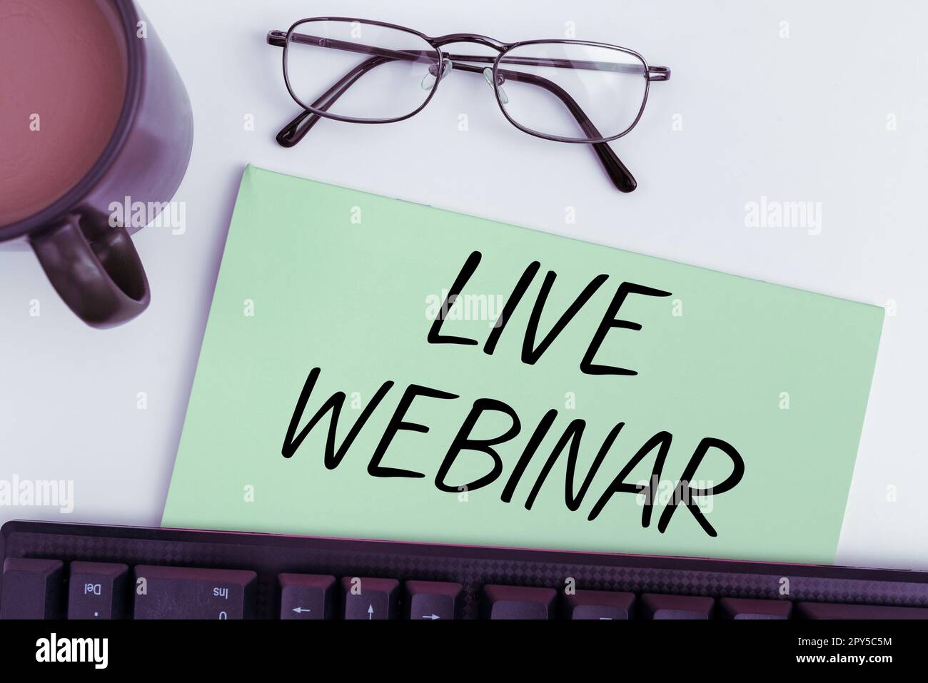 Firmare il webinar in diretta. Foto concettuale Seminario interattivo trasmesso sul web in tempo reale Foto Stock