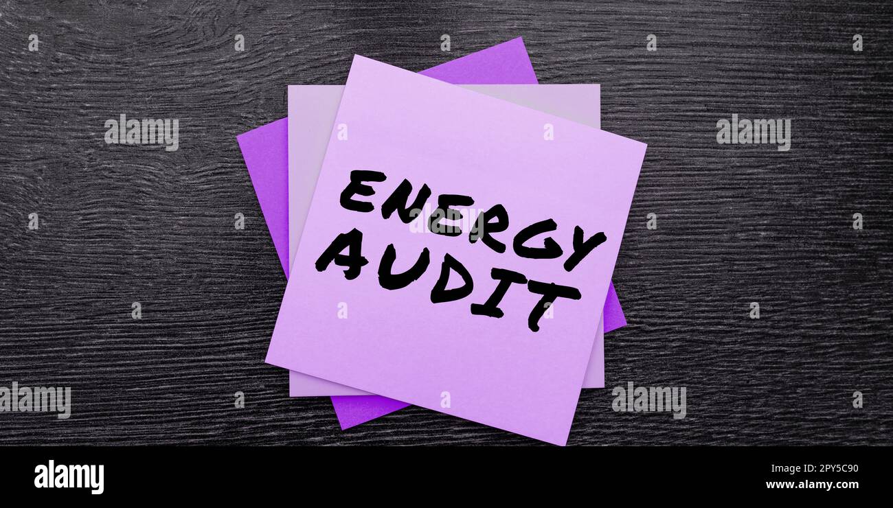 Testo della scrittura audit energetico. Foto concettuale di valutazione del fabbisogno energetico e l'efficienza di un edificio Foto Stock
