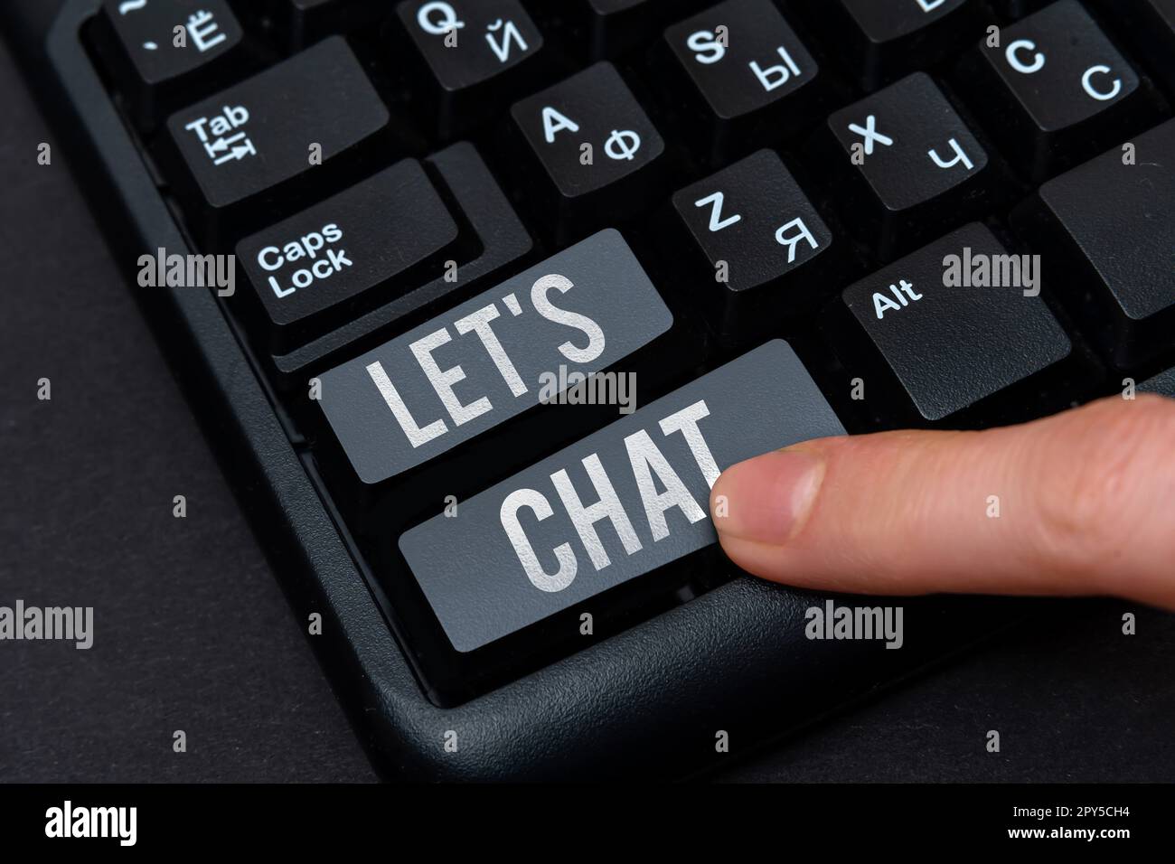 Didascalia di testo che presenta LET'S CHAT. Panoramica aziendale invitando la persona a conversare in modo informale con te Foto Stock