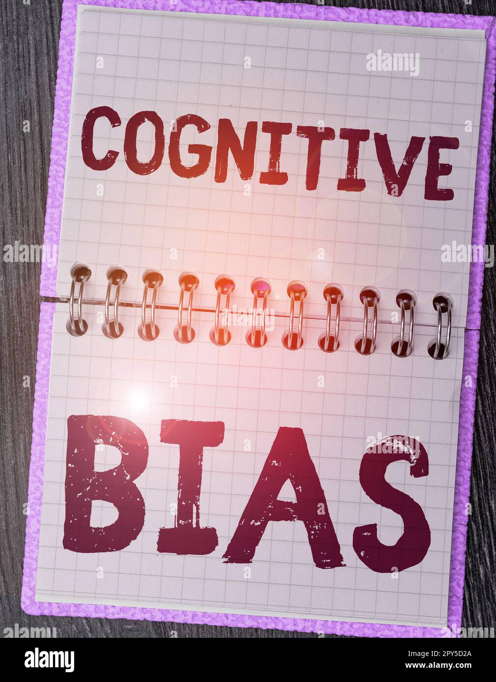 Ispirazione che mostra il segno di bias cognitivo. Parola per il trattamento psicologico per i disturbi mentali Foto Stock
