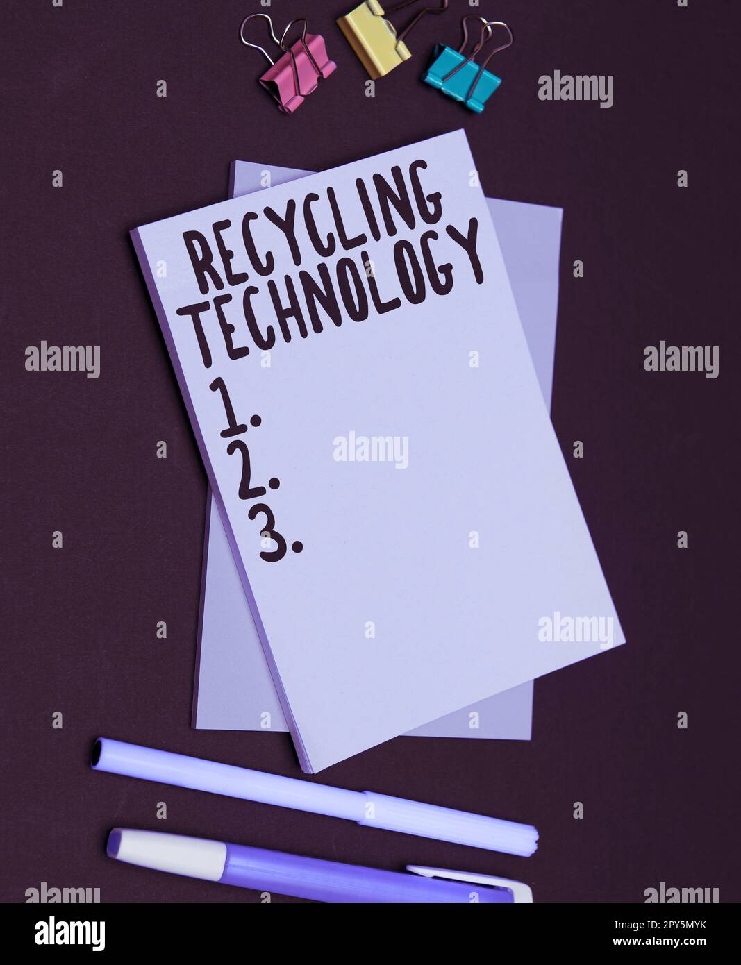 Scrittura testo visualizzato tecnologia di riciclaggio. Foto concettuale i metodi per ridurre i materiali di scarto solidi Foto Stock