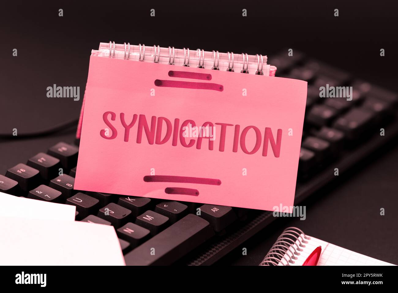 Syndication di sottotitoli concettuali. Concetto che significa il trasferimento di qualcosa per il controllo da parte di un gruppo di organizzazioni Foto Stock