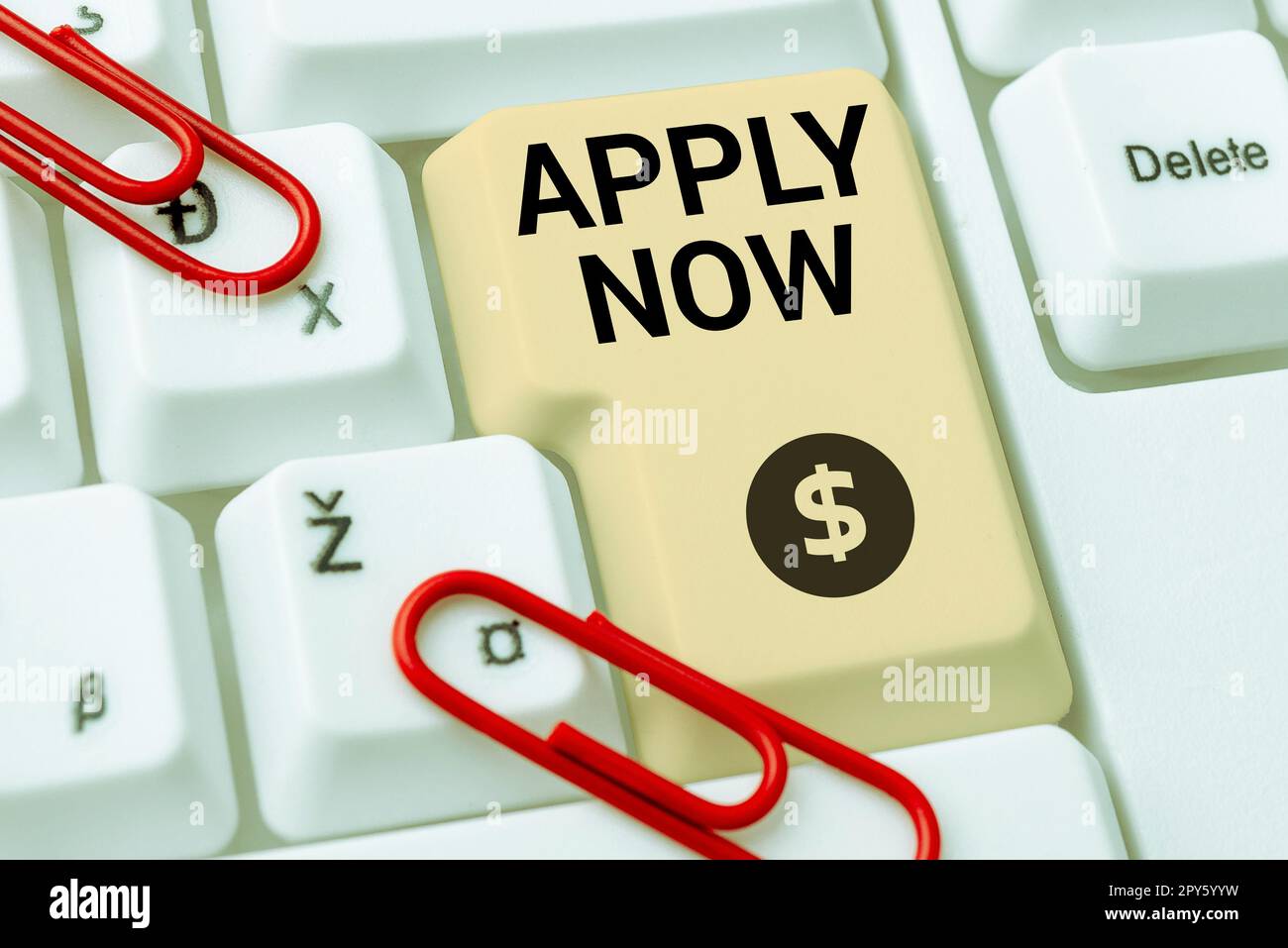 La didascalia concettuale si applica ora. Parola per esortare tutti a inviare una lettera di candidatura per aderire all'iscrizione Foto Stock