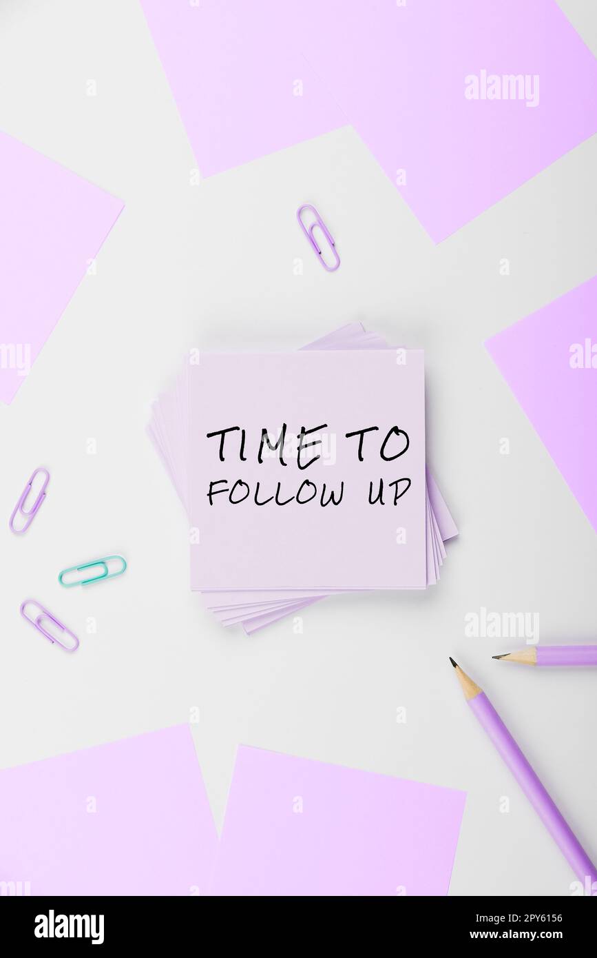 Tempo di visualizzazione concettuale per il follow-up. Vetrina aziendale richiesta dell'attività precedente o continuazione delle informazioni Foto Stock