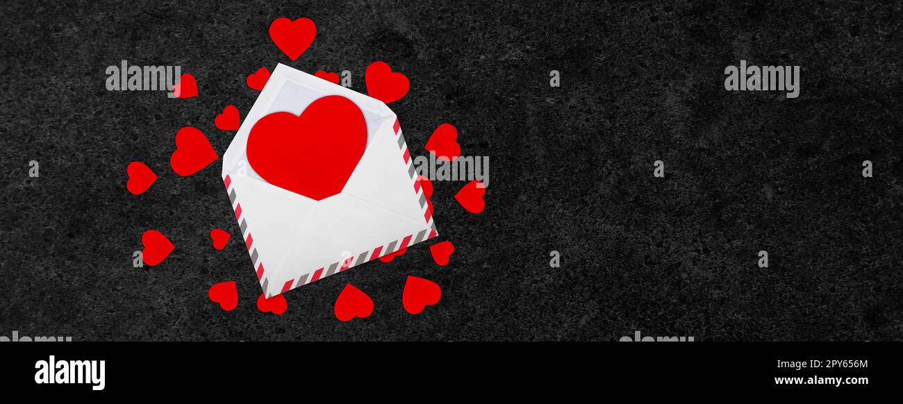 Concetto di San Valentino. Decorazione per le vacanze. Cuore e lettera d'amore. Foto Stock