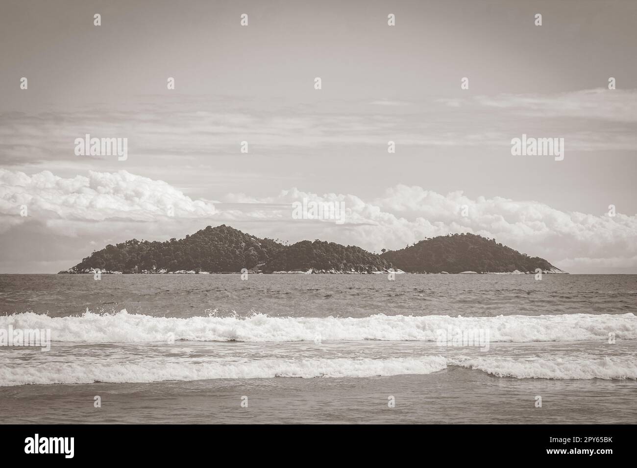 Onde forti Praia Lopes Mendes spiaggia Ilha Grande isola Brasile. Foto Stock