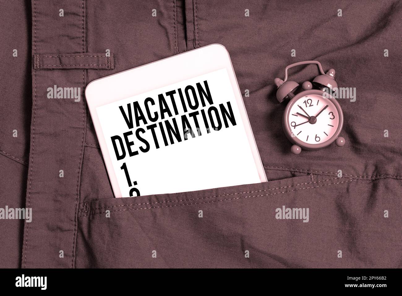 Cartello di testo che mostra la destinazione della vacanza. Parola scritta su un luogo in cui le persone vanno per vacanza o relax Foto Stock