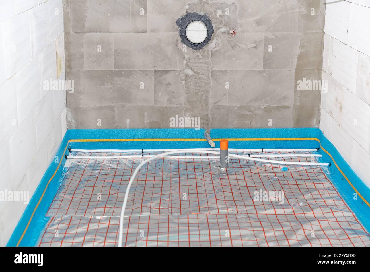 installazione di un nuovo riscaldamento a pavimento Foto Stock