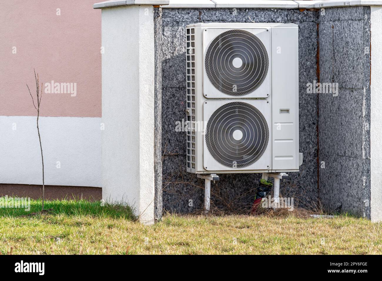 pompa di calore presso la casa di famiglia Foto Stock