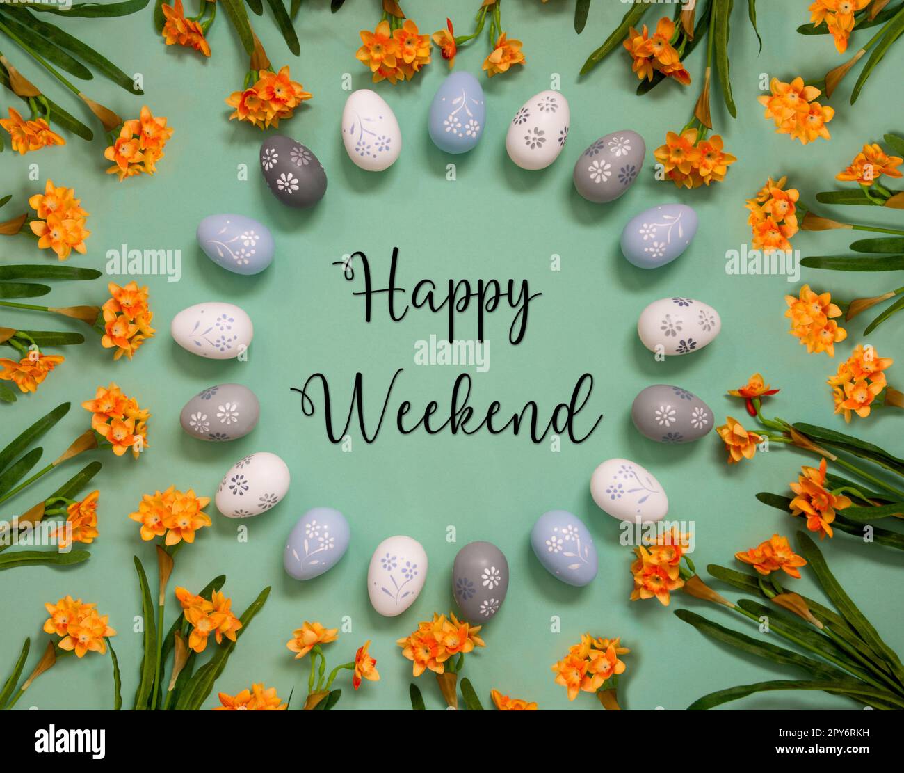 Decorazione dell'uovo di Pasqua, Fiori di primavera, Weekend felice di Parola d'inglese Foto Stock