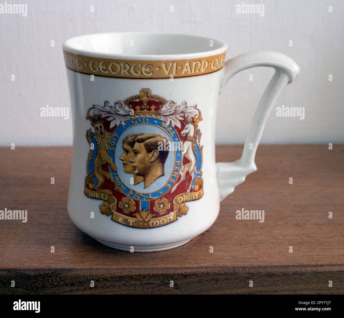 Tazza di incoronazione del re Giorgio VI Foto Stock