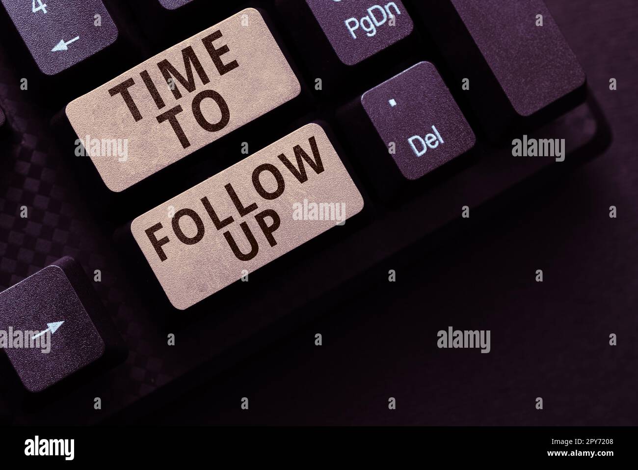 Scrittura visualizzazione testo tempo di follow-up. Concetto significato richiesta dell'attività precedente o continuazione delle informazioni Foto Stock