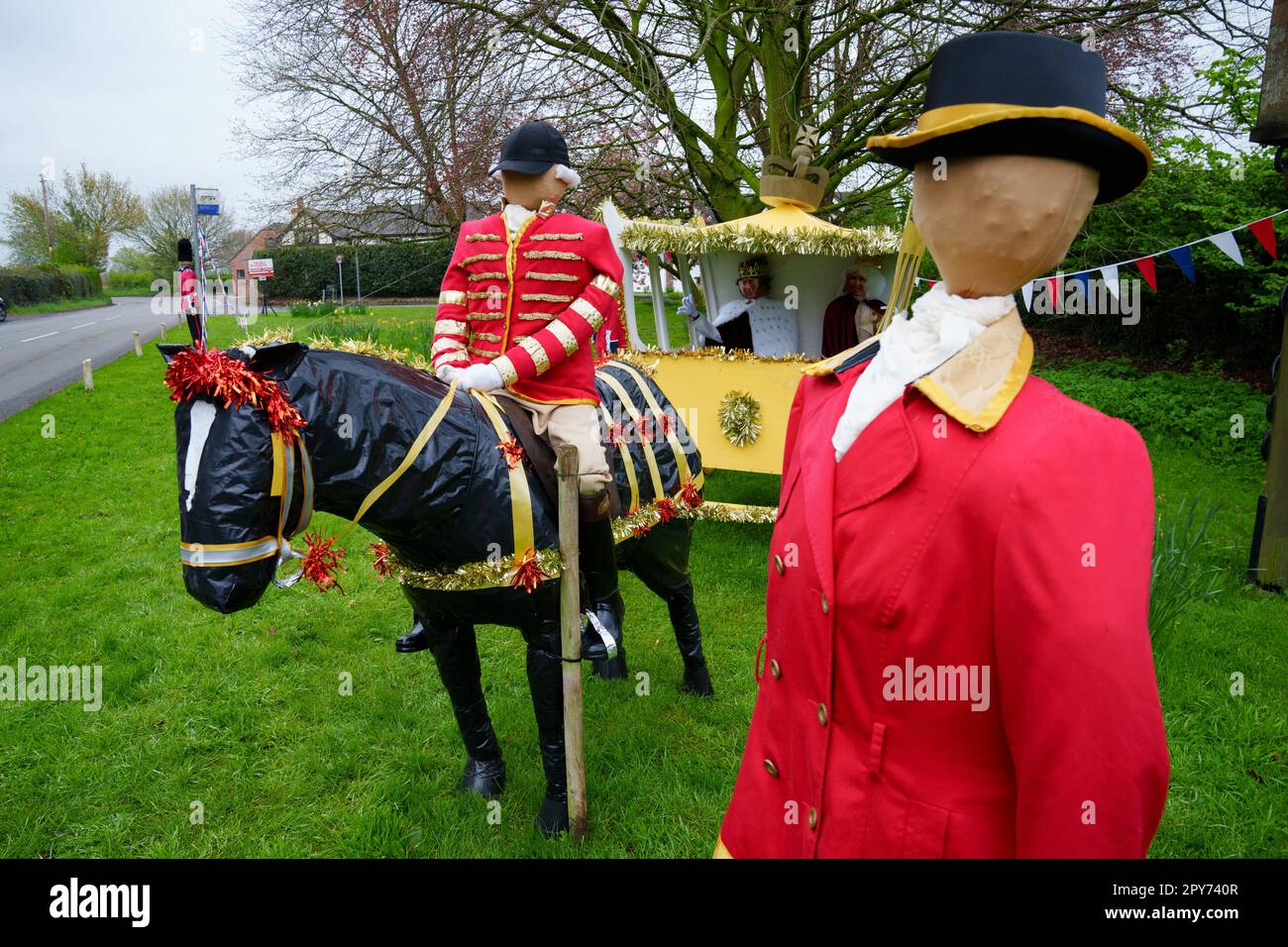 Un'esposizione stradale in anticipo dell'imminente incoronazione del re Carlo III è stata vista a Cheshire, Regno Unito, 28th aprile 2023. Credit: Jon Super/Alamy Live News. Foto Stock