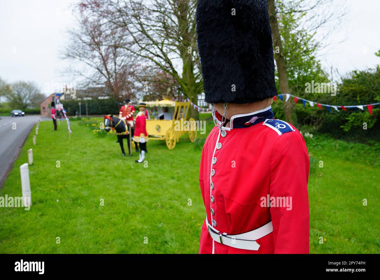 Un'esposizione stradale in anticipo dell'imminente incoronazione del re Carlo III è stata vista a Cheshire, Regno Unito, 28th aprile 2023. Credit: Jon Super/Alamy Live News. Foto Stock