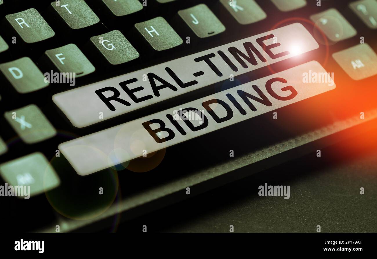 Ispirazione mostrando segno Real Time bidding. Foto concettuale Compra e vendi l'inventario pubblicitario tramite aste istantanee Foto Stock