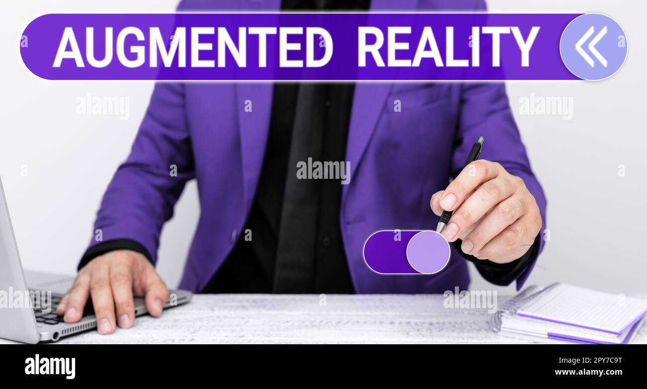 Scrittura a mano testo realtà aumentata. Tecnologia fotografica concettuale che impone l'immagine del computer sul mondo reale Foto Stock