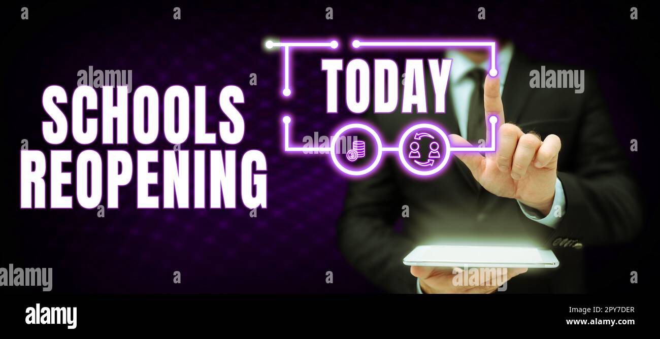 Scrittura visualizzazione testo riapertura scuole. Le classi di approccio aziendale sono terminate per il momento alla fine della giornata scolastica Foto Stock