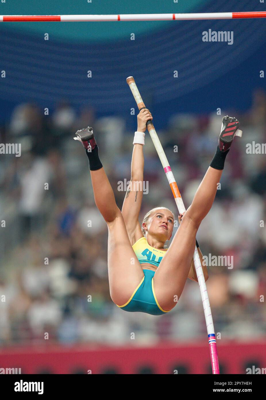Liz Parnov partecipa alla pole vault ai campionati mondiali di atletica di Doha 2019. Foto Stock