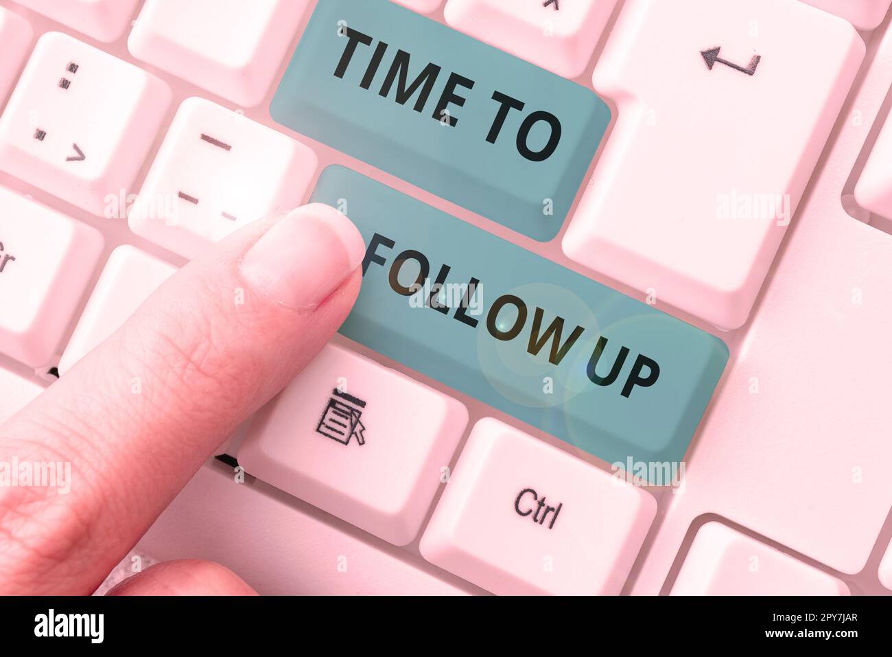 Didascalia di testo che presenta il tempo di follow-up. Foto concettuale richiesta dell'attività precedente o continuazione delle informazioni Foto Stock