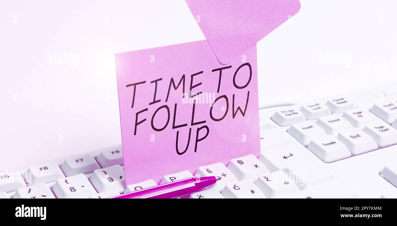 Didascalia concettuale tempo di follow-up. Parola scritta su richiesta dell'attività precedente o continuazione delle informazioni Foto Stock