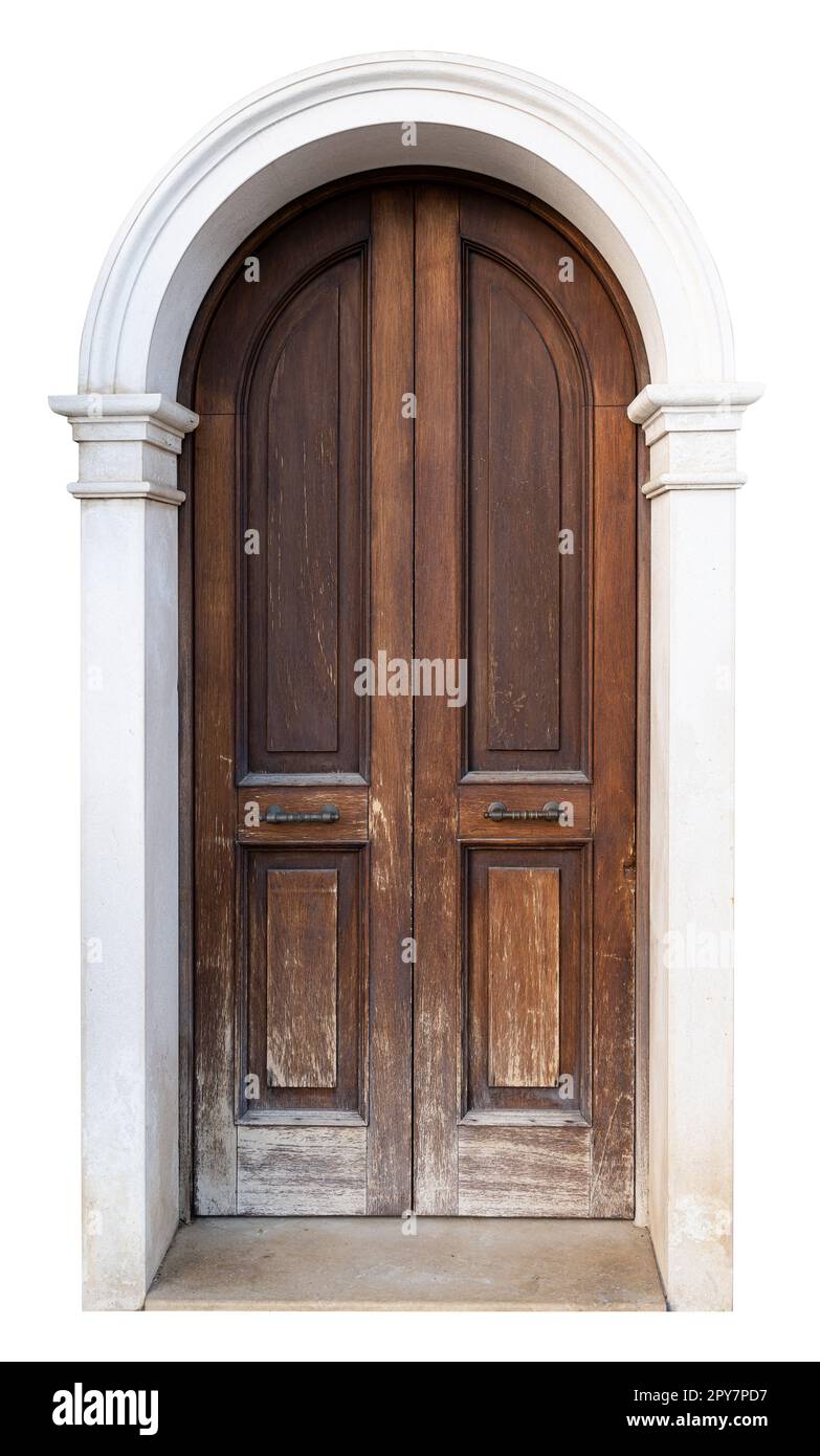 alta porta in legno marrone d'epoca con classico arco in pietra di marmo isolato su bianco Foto Stock