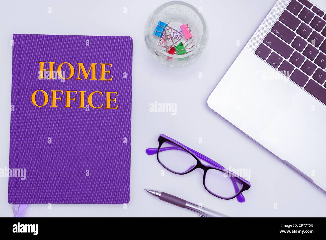 Ispirazione che mostra il segno Home Office. Spazio business concept designato nella residenza di una persona per affari ufficiali Foto Stock