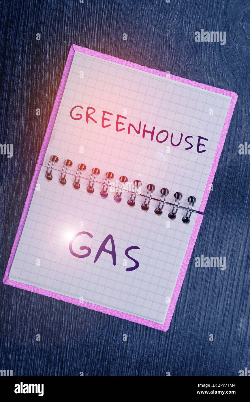 Cartello che mostra gas serra. Parola per biossido di carbonio contribuiscono all'effetto serra assorbendo le radiazioni infrarosse Foto Stock