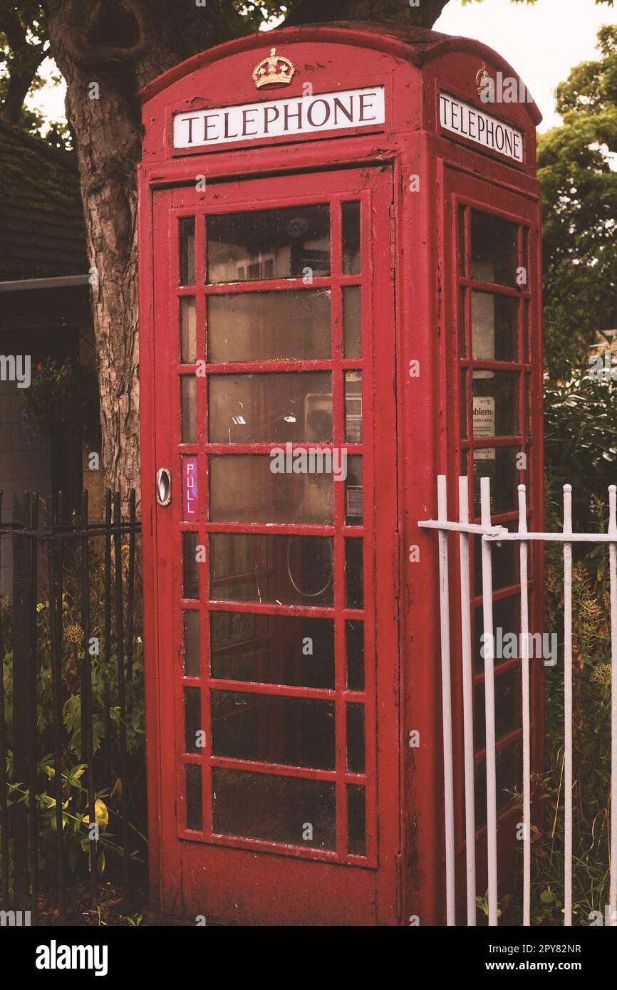 Cabina telefonica rossa in Inghilterra Foto Stock
