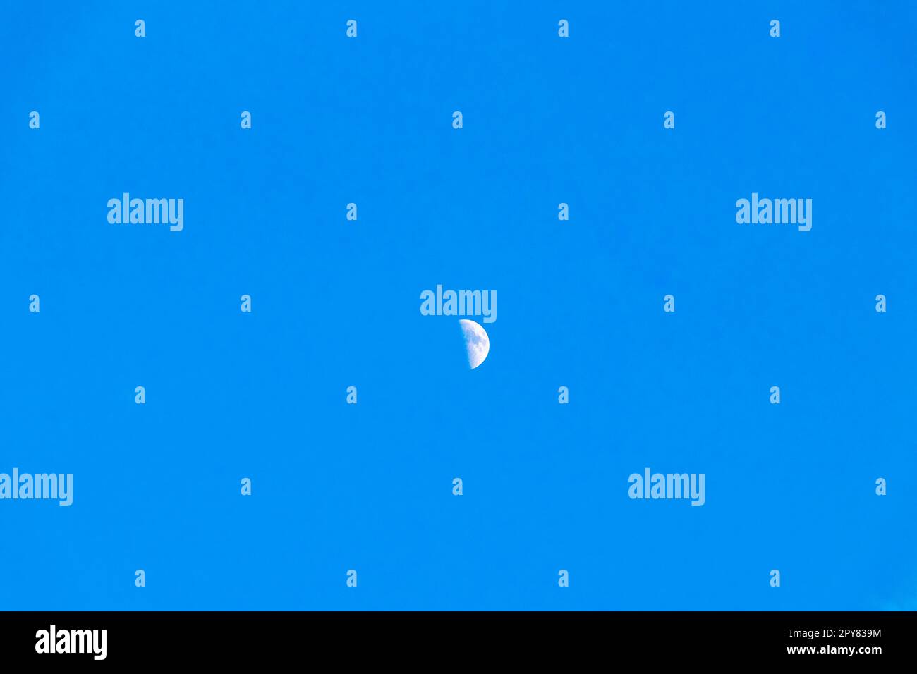 Primo piano della luna che splende brillantemente in Messico. Foto Stock