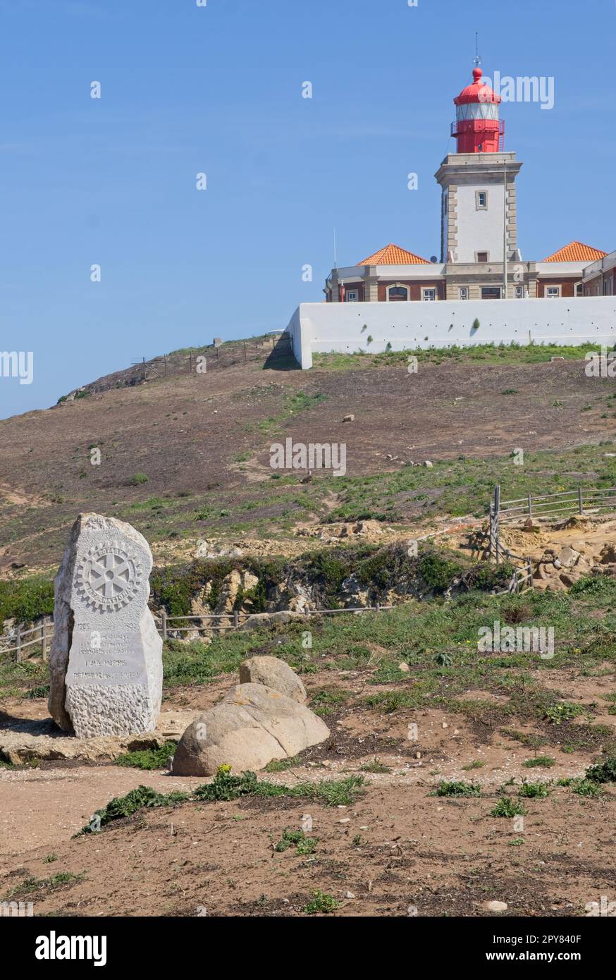 Colares, Portogallo - 2 aprile 2023: Paesaggi meravigliosi in Portogallo. Vista panoramica dal punto più occidentale dell'Europa continentale (Cabo da Roca). Ligh Foto Stock