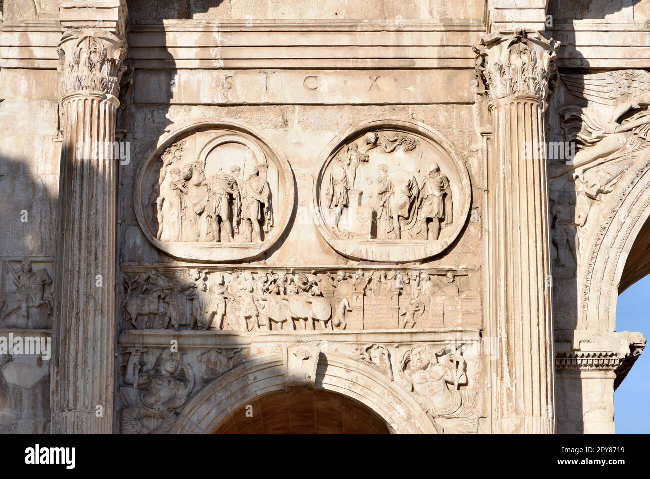 Italia, Roma, arco di Costantino, bassorilievo Foto Stock