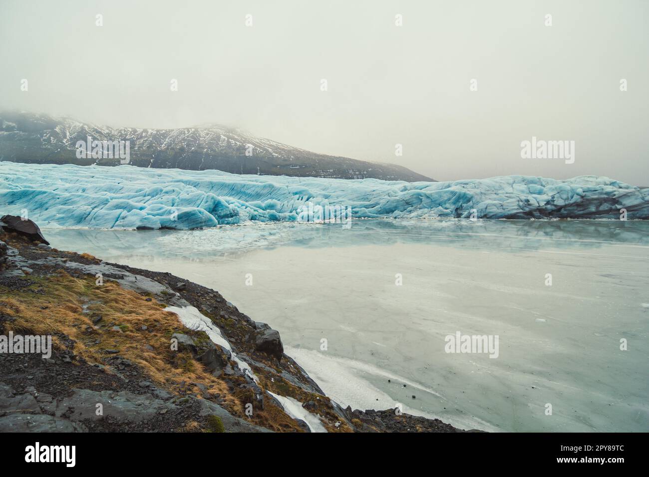 Lago ghiacciato e ghiacciai paesaggio foto Foto Stock