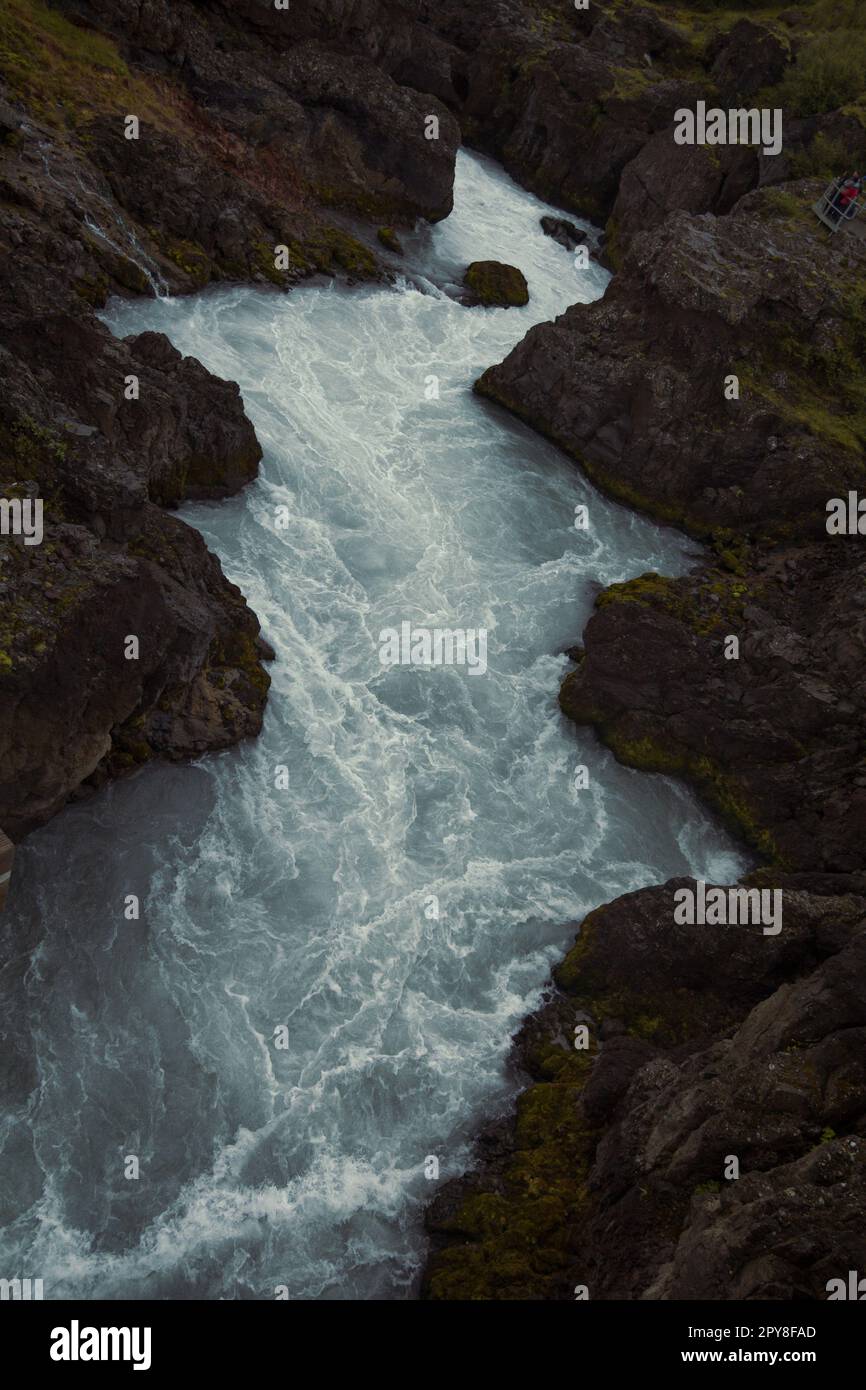Hvita fiume che scorre tra le rocce paesaggio foto Foto Stock