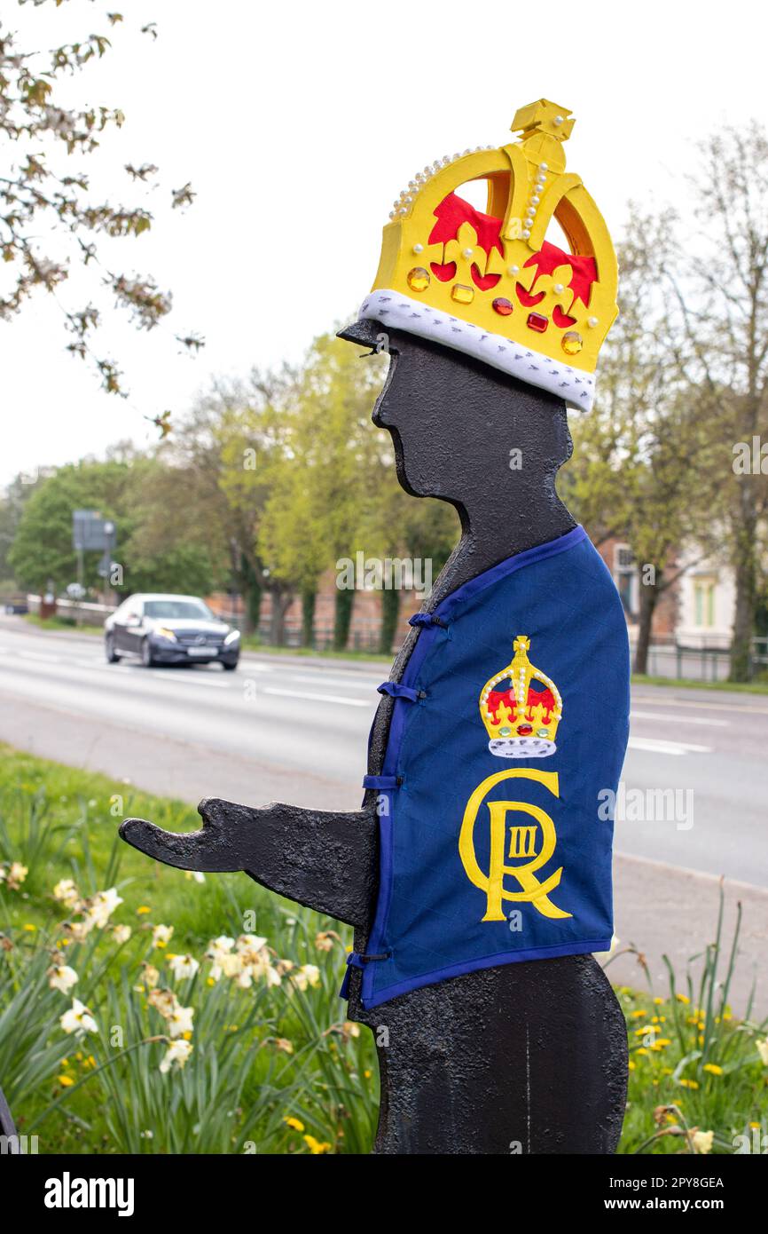 Le statue della Fiera del Cavallo in modo giubilare, Horncastle sono state decorate in preparazione per l'incoronazione reale. La città di Lincolnshire di Horncastle prepara per l'incoronazione del re Carlo III Foto Stock