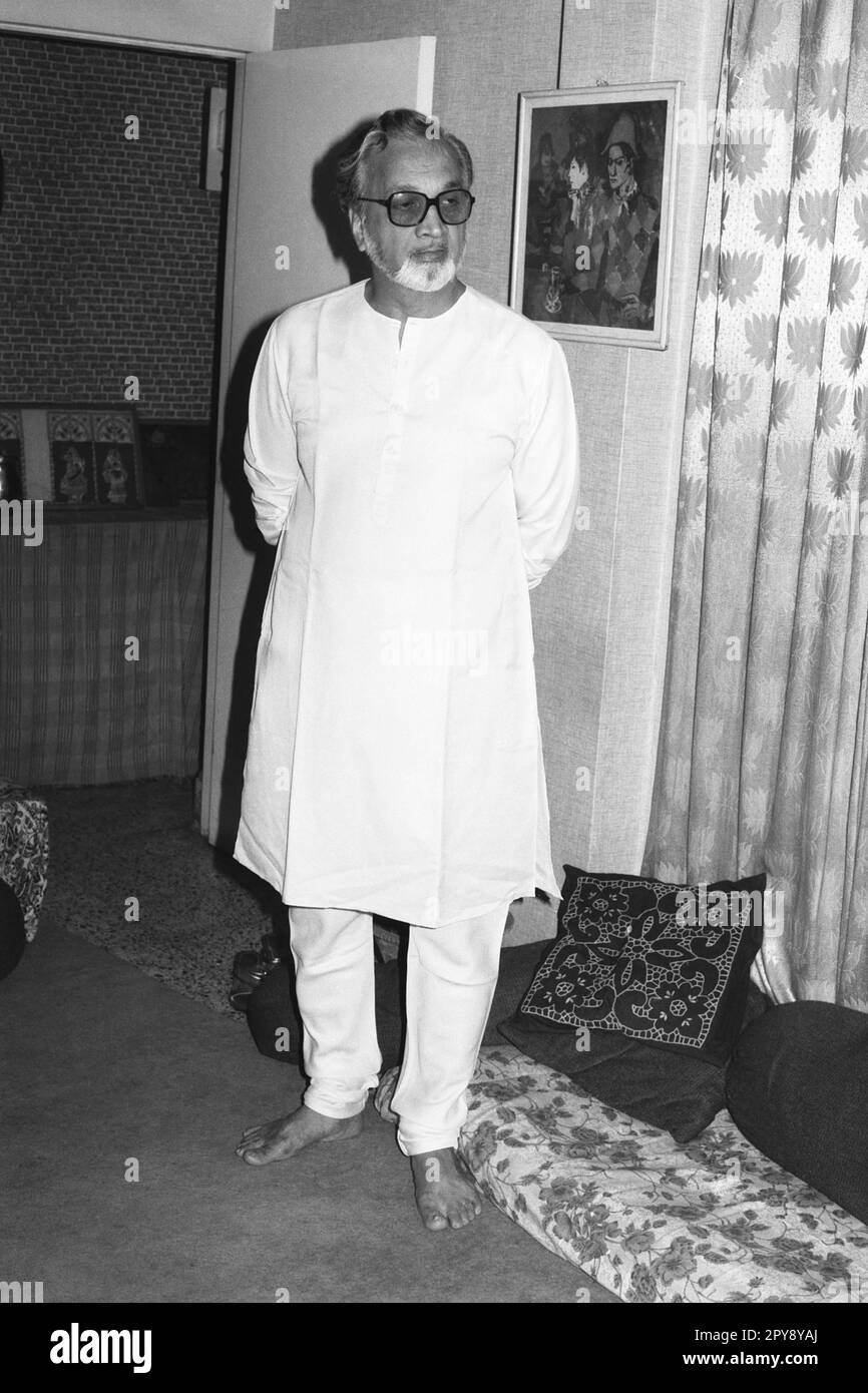 Indian Old vintage 1980s bianco e nero bollywood cinema hindi film attore, India, Vijay Tendulkar, drammaturgo indiano, scrittore di film, Scrittore televisivo, saggio letterario, giornalista politico, commentatore sociale, India Foto Stock