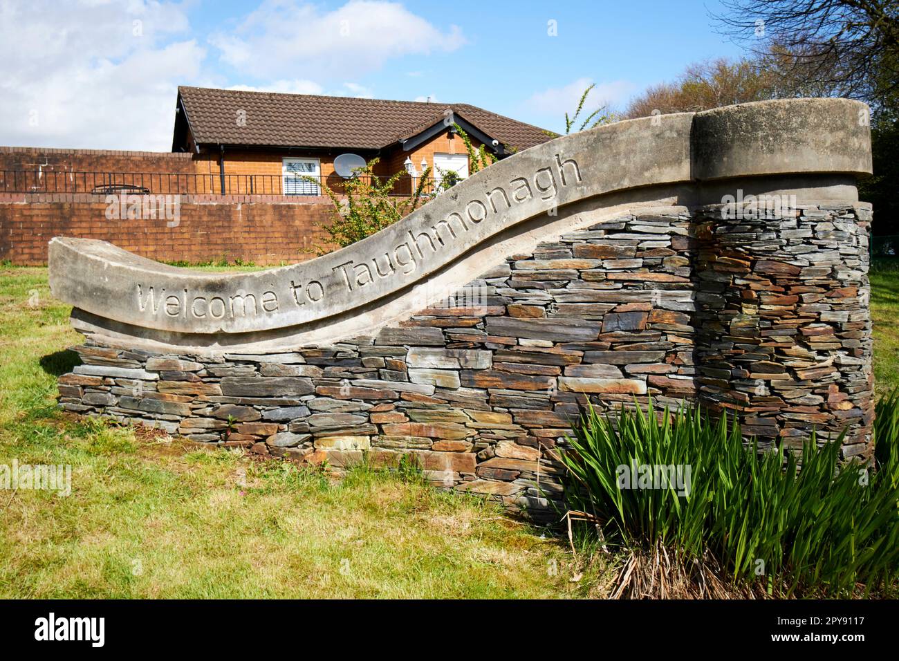 benvenuto a taughmonagh segno taughmonagh estate sud belfast irlanda del nord regno unito Foto Stock