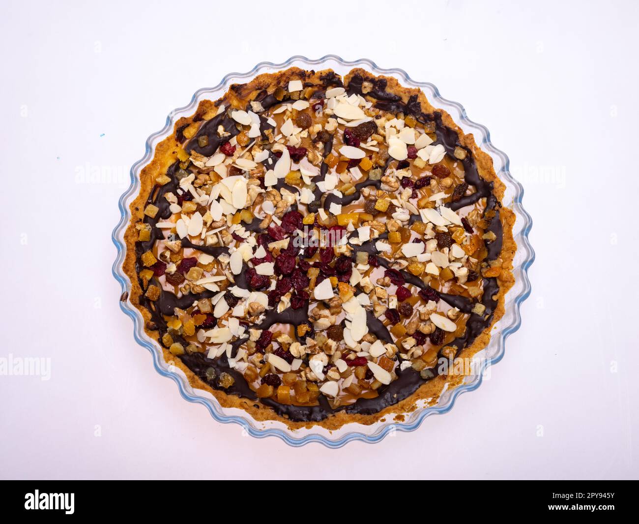 Crostata fatta in casa con cioccolato e frutta Foto Stock