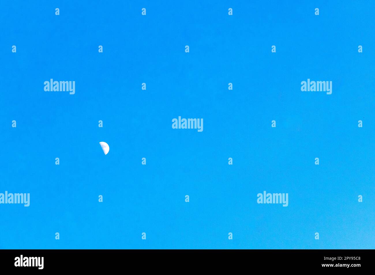 Primo piano della luna che splende brillantemente in Messico. Foto Stock