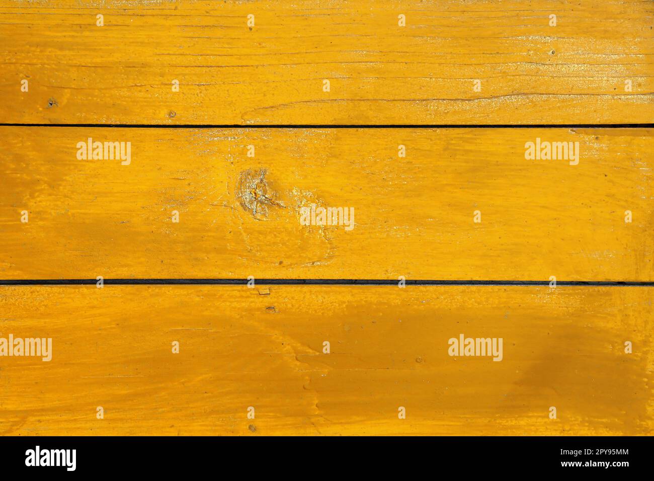 Sfondo di tavole di legno dipinte di giallo Foto Stock