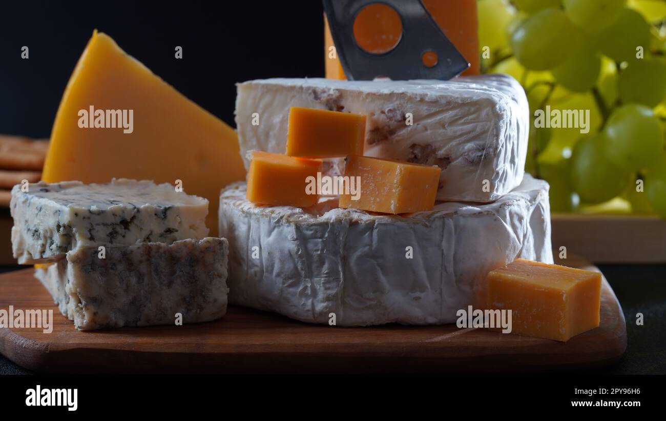 Vari tipi di formaggi, formaggi stagionati, formaggi a pasta molle, emmental Foto Stock