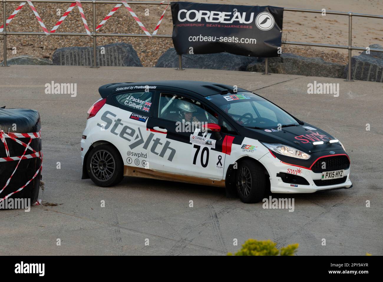 Jeremy Packer gareggia su una Ford Fiesta Rally2 2015 in gara nel Corbeau Seats rally sul lungomare di Clacton, Essex, Regno Unito. Co-pilota Chris Gilbert Foto Stock