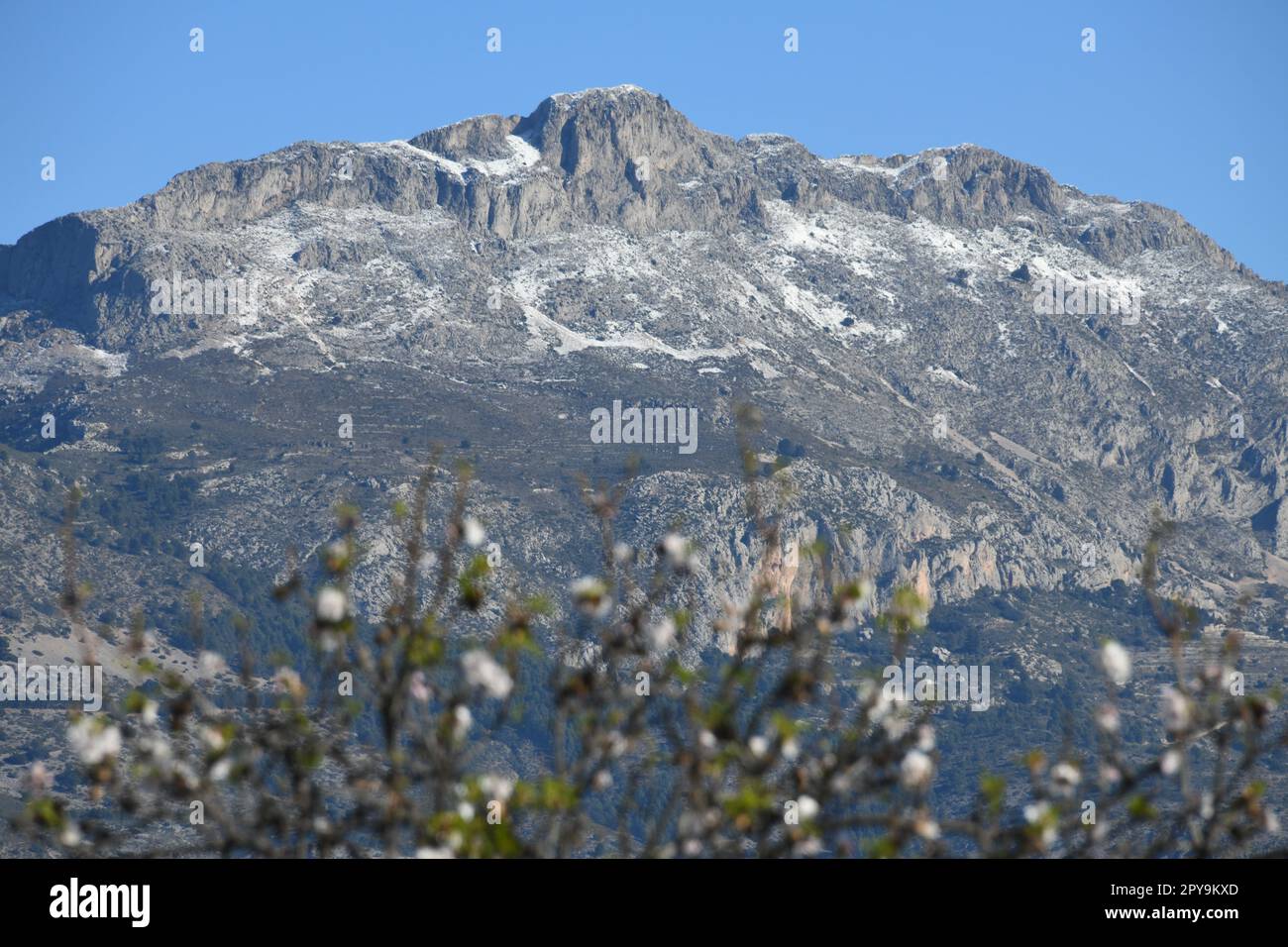 Neve molto rara nelle montagne di Guadalest, provincia di Alicante, Costa Blanca, Spagna Foto Stock