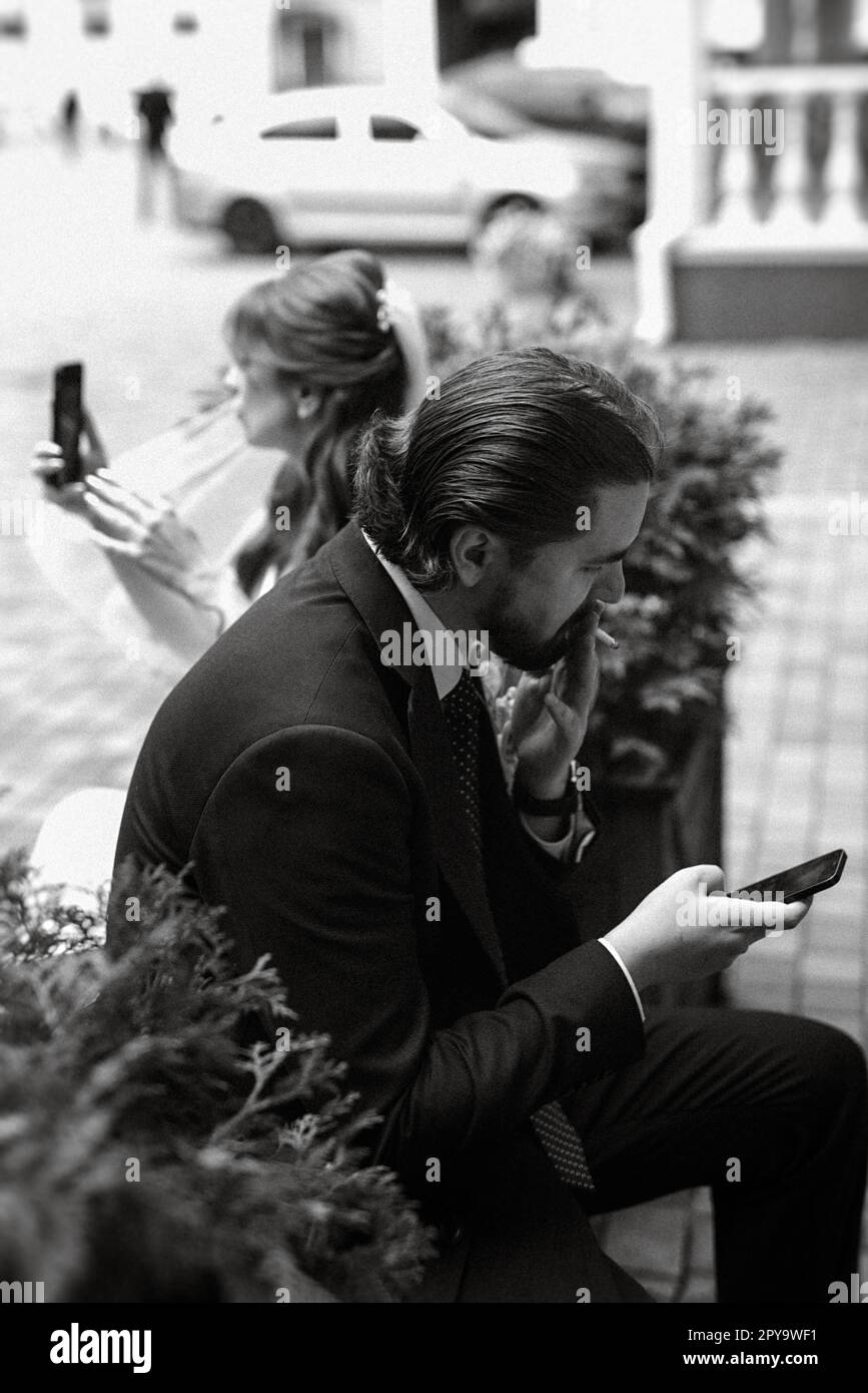 giovane coppia sposa e sposo con un vestito bianco Foto Stock