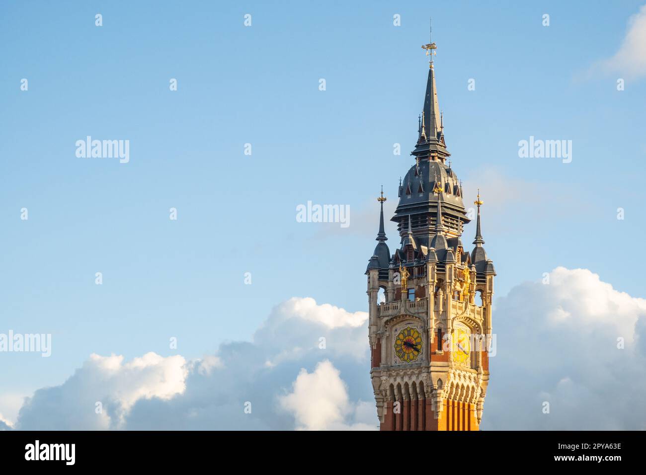 Belfry, torre dell'orologio nel municipio di Calais, Francia Foto Stock