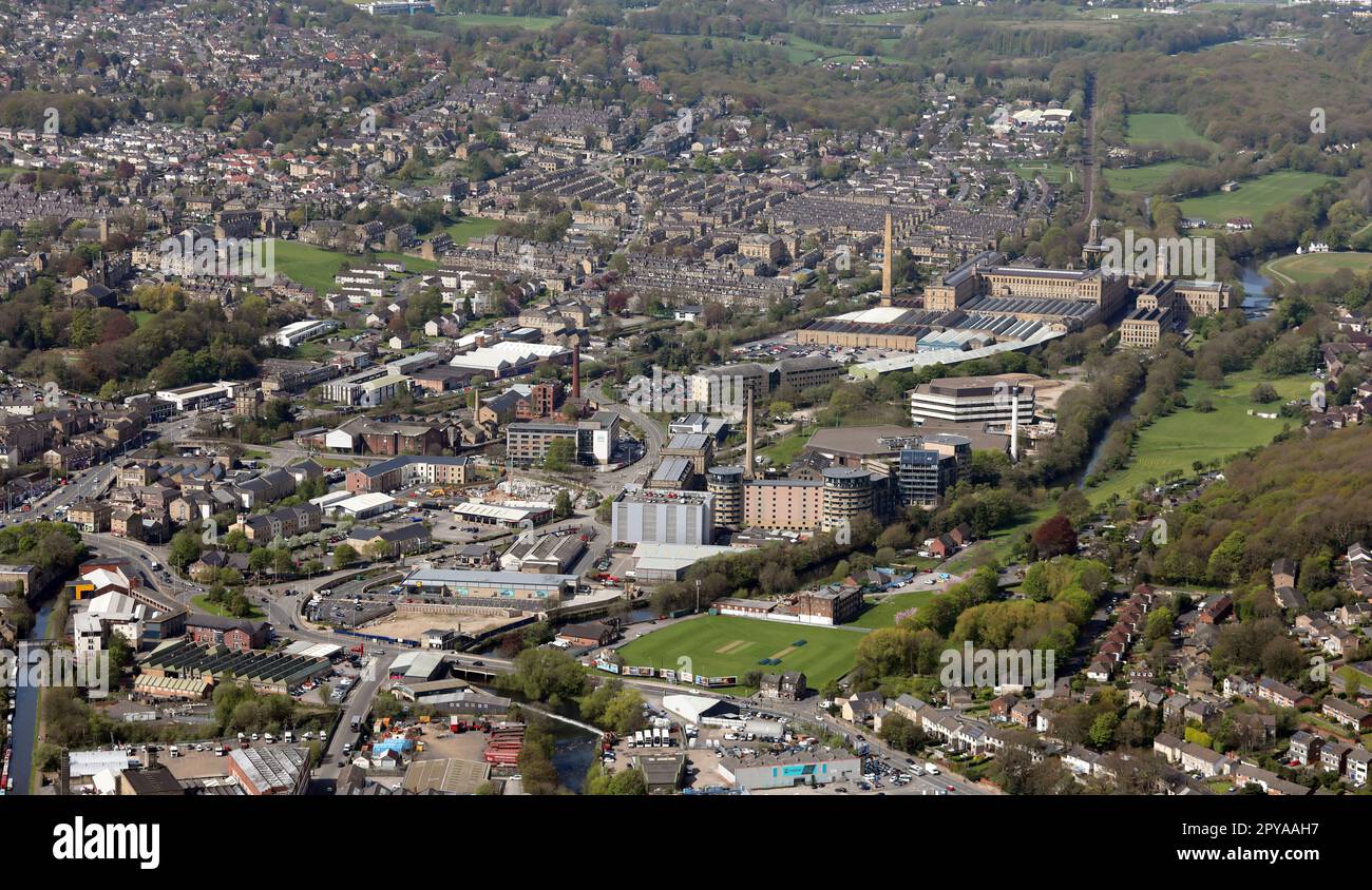 Vista aerea di Shipley vicino a Bradford presa dall'est guardando verso ovest Foto Stock