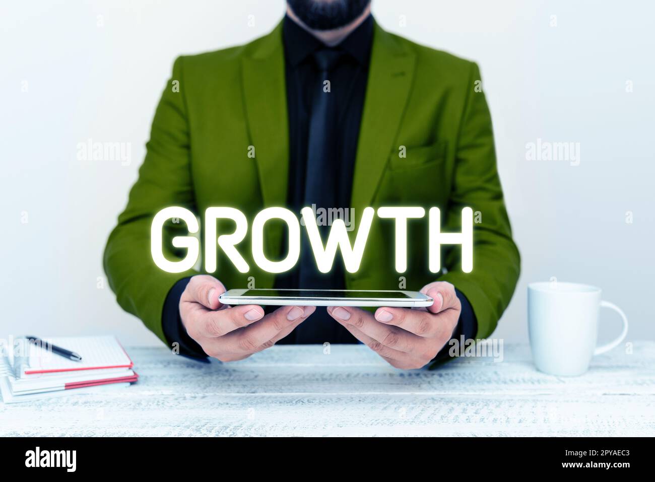 Crescita del testo scritto a mano. Processo di concetto di affari di aumento nelle dimensioni o nel succo ottenere più vecchio invecchiamento Foto Stock