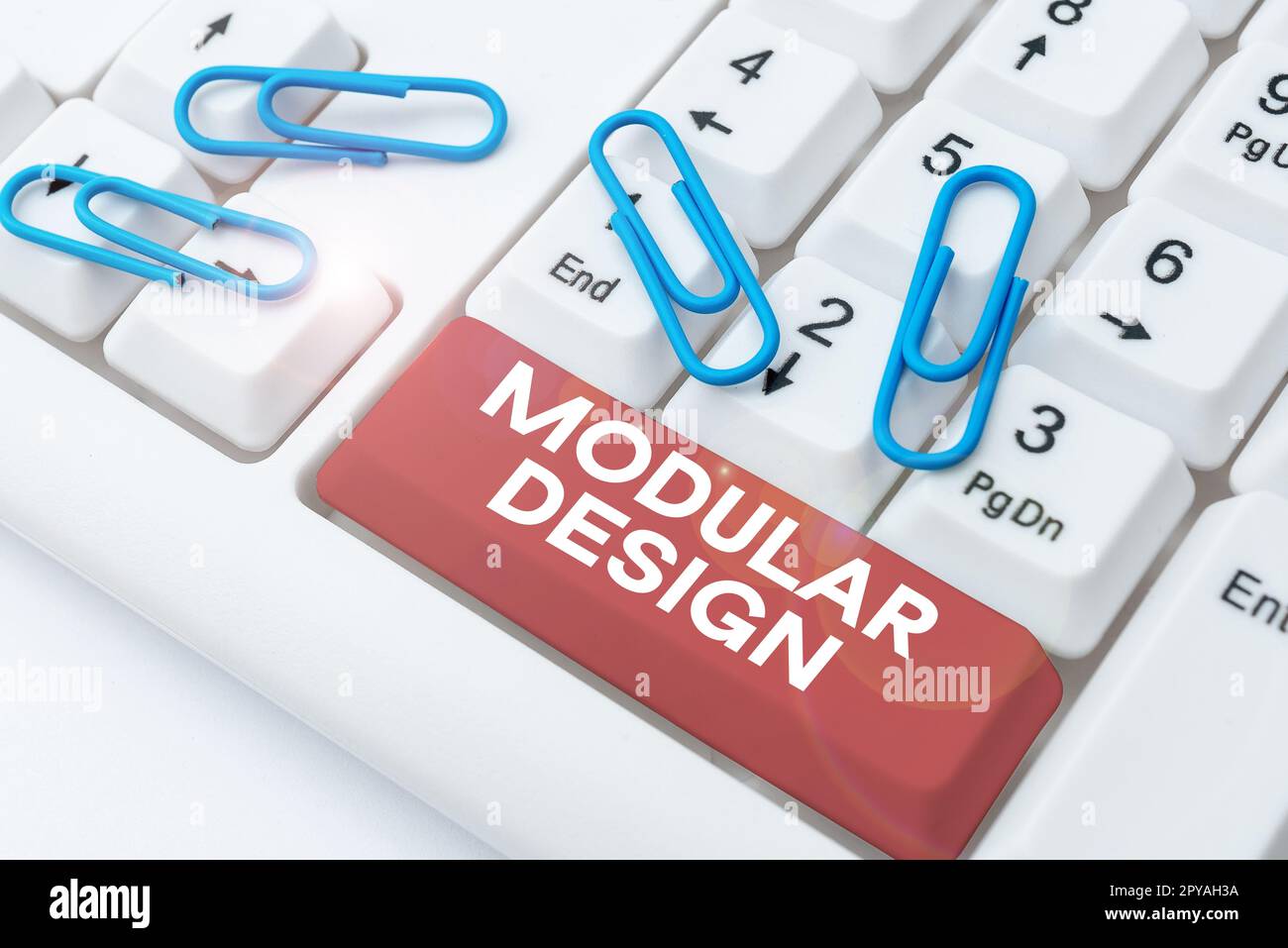 Segno di scrittura a mano Design modulare. Parola per la progettazione di prodotti per la produzione di prodotti mediante l'integrazione o la combinazione di parti indipendenti Foto Stock