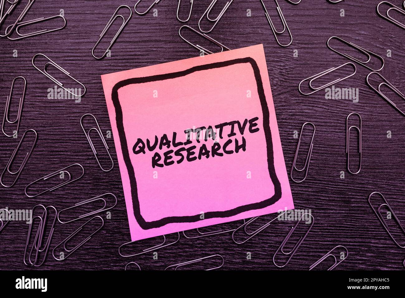 Scrittura visualizzazione testo Ricerca qualitativa. Internet Concept certificato per svolgere un lavoro competente con esperienza Foto Stock