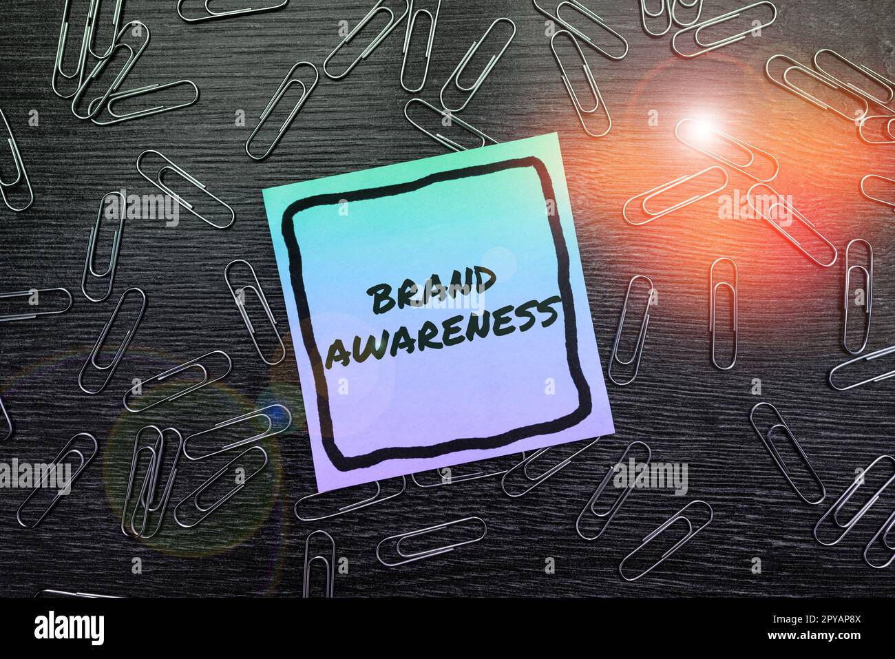 Esposizione concettuale consapevolezza del marchio. Il nome di idea di affari identifica un bene del venditore come distinto da quelli di altro venditore Foto Stock