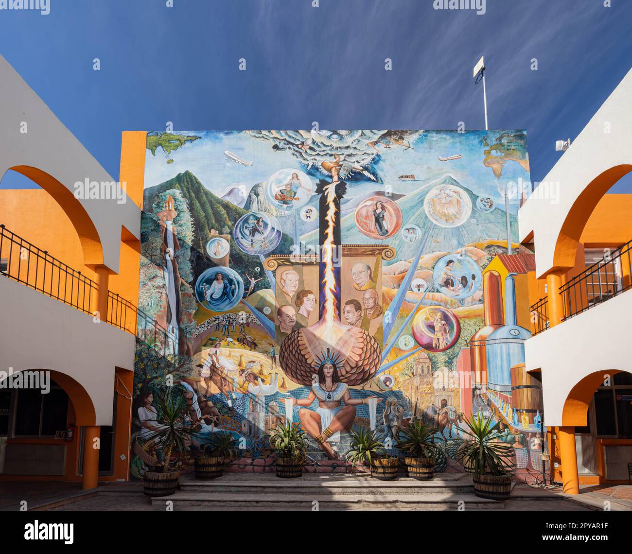 Messico, Apr 23 2023 - Vista soleggiata del Palacio Municipal di Tequila Foto Stock